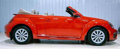 2018 Volkswagen Beetle Convertible 2.0T S   - Photo 9 - Sylvania, OH 43560