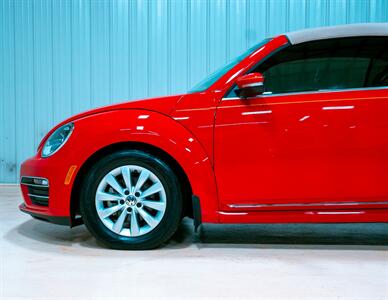 2018 Volkswagen Beetle Convertible 2.0T S   - Photo 3 - Sylvania, OH 43560