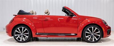 2014 Volkswagen Beetle Convertible R-Line   - Photo 12 - Sylvania, OH 43560
