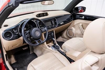 2014 Volkswagen Beetle Convertible R-Line   - Photo 20 - Sylvania, OH 43560