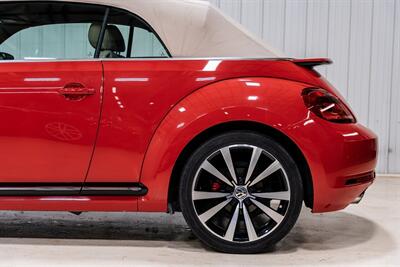 2014 Volkswagen Beetle Convertible R-Line   - Photo 4 - Sylvania, OH 43560