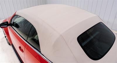 2014 Volkswagen Beetle Convertible R-Line   - Photo 8 - Sylvania, OH 43560