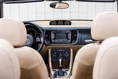2014 Volkswagen Beetle Convertible R-Line   - Photo 19 - Sylvania, OH 43560