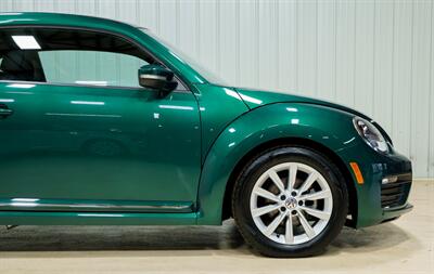 2018 Volkswagen Beetle-Classic 2.0T S   - Photo 12 - Sylvania, OH 43560