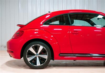 2014 Volkswagen Beetle-Classic R-Line PZEV - Photo 8 - Sylvania, OH 43560