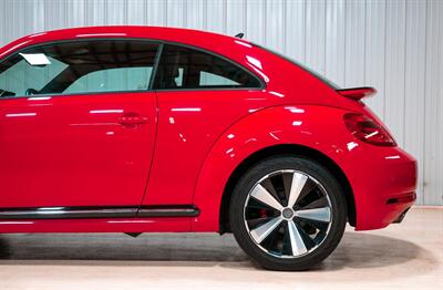 2014 Volkswagen Beetle-Classic R-Line PZEV - Photo 4 - Sylvania, OH 43560