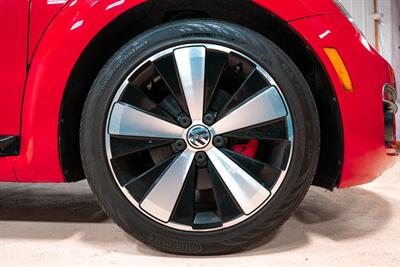 2014 Volkswagen Beetle-Classic R-Line PZEV - Photo 11 - Sylvania, OH 43560