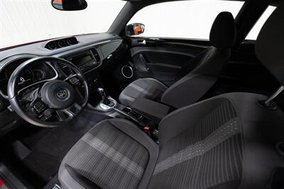 2014 Volkswagen Beetle-Classic R-Line PZEV - Photo 12 - Sylvania, OH 43560