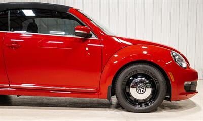 2015 Volkswagen Beetle Convertible 1.8T PZEV   - Photo 17 - Sylvania, OH 43560