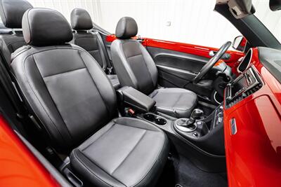 2015 Volkswagen Beetle Convertible 1.8T PZEV   - Photo 13 - Sylvania, OH 43560