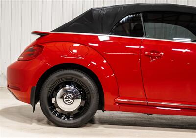 2015 Volkswagen Beetle Convertible 1.8T PZEV   - Photo 18 - Sylvania, OH 43560