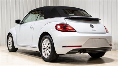 2017 Volkswagen Beetle Convertible 1.8T S   - Photo 5 - Sylvania, OH 43560