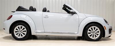 2017 Volkswagen Beetle Convertible 1.8T S   - Photo 8 - Sylvania, OH 43560