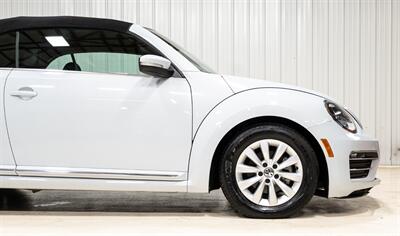 2017 Volkswagen Beetle Convertible 1.8T S   - Photo 13 - Sylvania, OH 43560