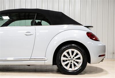 2017 Volkswagen Beetle Convertible 1.8T S   - Photo 4 - Sylvania, OH 43560