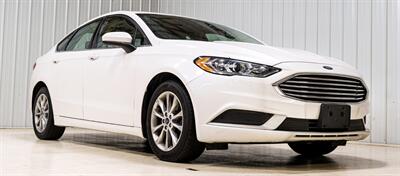 2017 Ford Fusion SE   - Photo 1 - Sylvania, OH 43560