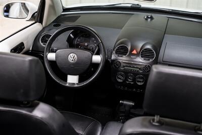 2010 Volkswagen New Beetle Convertible - Photo 12 - Sylvania, OH 43560
