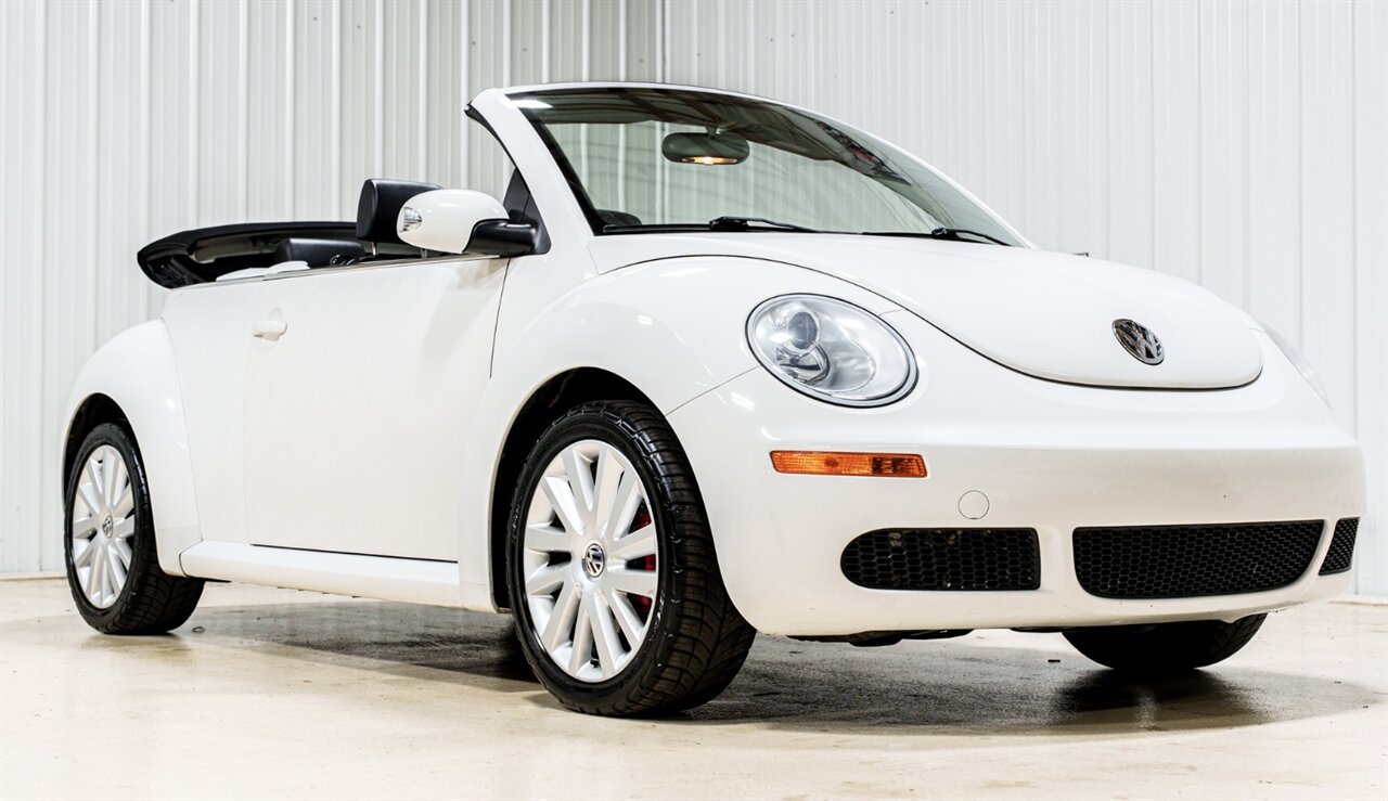 2010 Volkswagen New Beetle Convertible   - Photo 1 - Sylvania, OH 43560