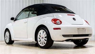 2010 Volkswagen New Beetle Convertible - Photo 5 - Sylvania, OH 43560