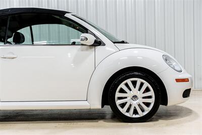 2010 Volkswagen New Beetle Convertible - Photo 25 - Sylvania, OH 43560