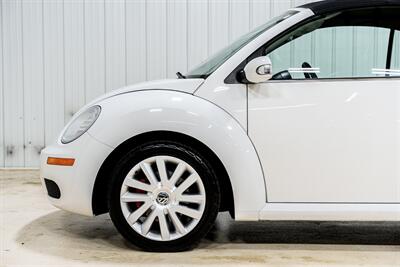 2010 Volkswagen New Beetle Convertible - Photo 3 - Sylvania, OH 43560