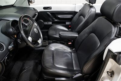 2010 Volkswagen New Beetle Convertible - Photo 9 - Sylvania, OH 43560