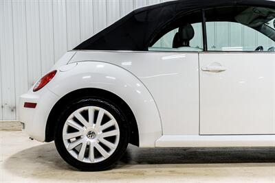 2010 Volkswagen New Beetle Convertible - Photo 24 - Sylvania, OH 43560