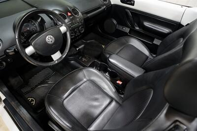 2010 Volkswagen New Beetle Convertible - Photo 8 - Sylvania, OH 43560