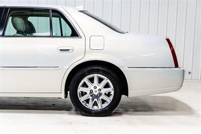 2010 Cadillac DTS Premium Collection   - Photo 3 - Sylvania, OH 43560