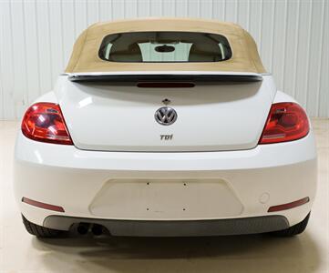 2013 Volkswagen Beetle Convertible TDI   - Photo 6 - Sylvania, OH 43560