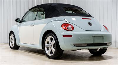 2010 Volkswagen New Beetle Convertible  Final Edition - Photo 5 - Sylvania, OH 43560