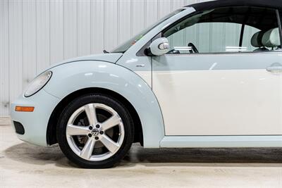 2010 Volkswagen New Beetle Convertible  Final Edition - Photo 3 - Sylvania, OH 43560