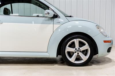 2010 Volkswagen New Beetle Convertible  Final Edition - Photo 17 - Sylvania, OH 43560