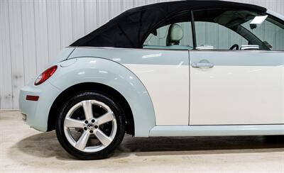 2010 Volkswagen New Beetle Convertible  Final Edition - Photo 16 - Sylvania, OH 43560