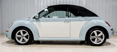 2010 Volkswagen New Beetle Convertible  Final Edition - Photo 2 - Sylvania, OH 43560
