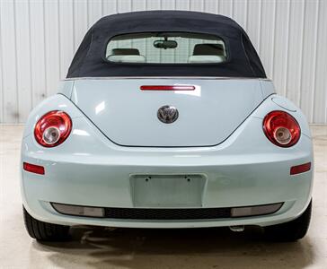 2010 Volkswagen New Beetle Convertible  Final Edition - Photo 6 - Sylvania, OH 43560