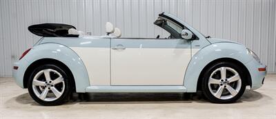 2010 Volkswagen New Beetle Convertible  Final Edition - Photo 11 - Sylvania, OH 43560