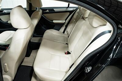 2013 Volkswagen Jetta SE PZEV   - Photo 11 - Sylvania, OH 43560