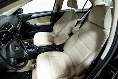 2013 Volkswagen Jetta SE PZEV   - Photo 12 - Sylvania, OH 43560