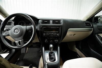 2013 Volkswagen Jetta SE PZEV   - Photo 13 - Sylvania, OH 43560