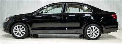 2013 Volkswagen Jetta SE PZEV   - Photo 2 - Sylvania, OH 43560