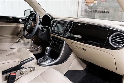 2018 Volkswagen Beetle-Classic 2.0T SE   - Photo 19 - Sylvania, OH 43560
