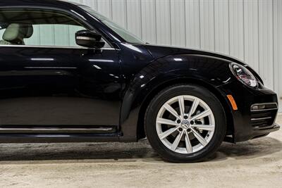 2018 Volkswagen Beetle-Classic 2.0T SE   - Photo 17 - Sylvania, OH 43560