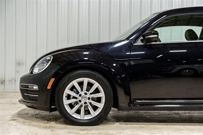 2018 Volkswagen Beetle-Classic 2.0T SE   - Photo 3 - Sylvania, OH 43560