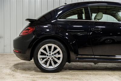 2018 Volkswagen Beetle-Classic 2.0T SE   - Photo 16 - Sylvania, OH 43560