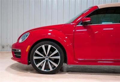 2017 Volkswagen Beetle Convertible 1.8T S   - Photo 3 - Sylvania, OH 43560