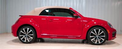 2017 Volkswagen Beetle Convertible 1.8T S   - Photo 9 - Sylvania, OH 43560