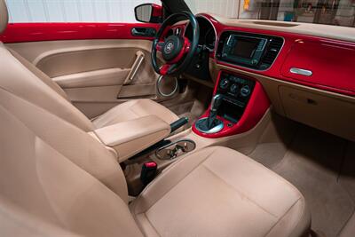 2017 Volkswagen Beetle Convertible 1.8T S   - Photo 19 - Sylvania, OH 43560