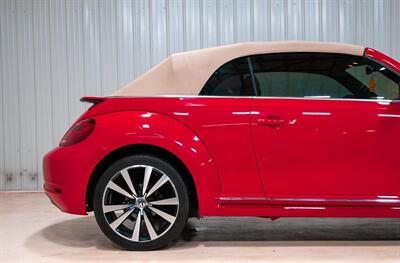2017 Volkswagen Beetle Convertible 1.8T S   - Photo 10 - Sylvania, OH 43560