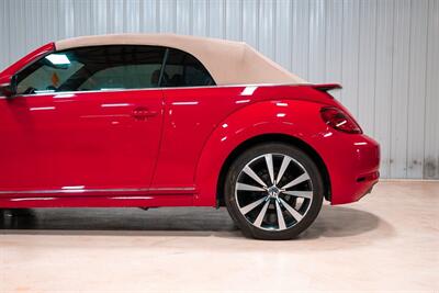 2017 Volkswagen Beetle Convertible 1.8T S   - Photo 4 - Sylvania, OH 43560